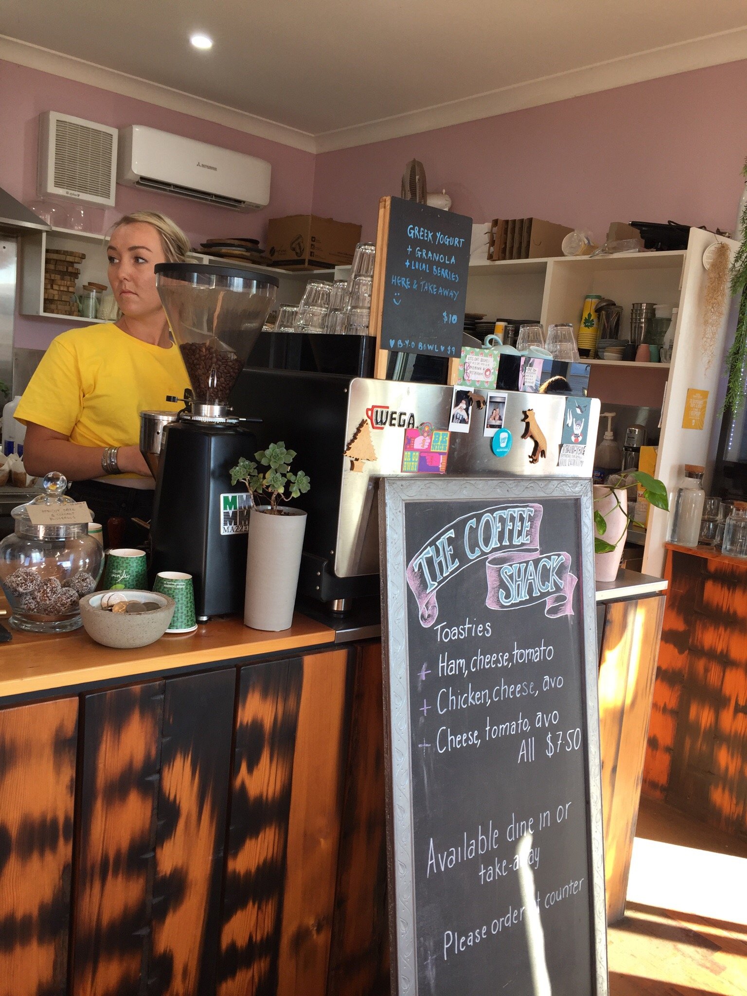 The Coffee Shack - Accommodation Airlie Beach