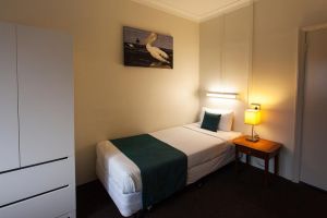 Manly Hotel - Accommodation Airlie Beach